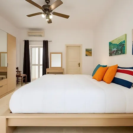 Waterfront Panorama Massive Three Bedrooms Flat 8s * Sliema